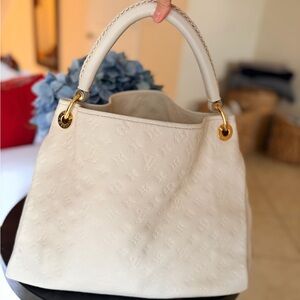 ❌SOLD❌Louis Vuitton Empriente Artsy MM off white/Neige